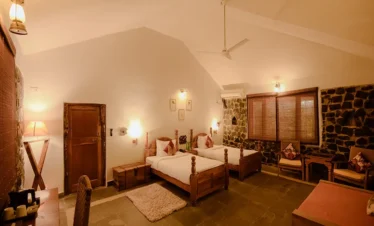 Singh Estate, Zari familyrooms31